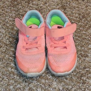 Toddler girls nike tennis shoe